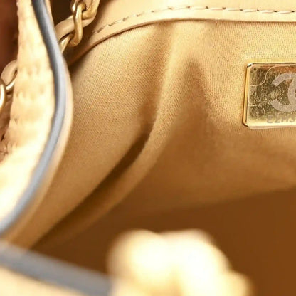 Chanel 25 Handbag in Braided Raffia and Calfskin Beige Black - NEESTRA