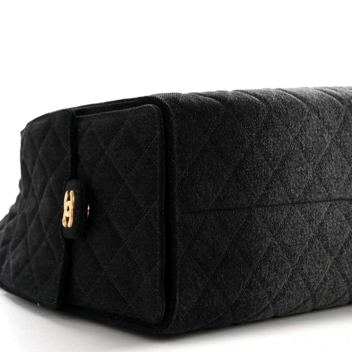 Chanel Medium Quilted Washed Denim 25 Shoulder Bag Black - NEESTRA
