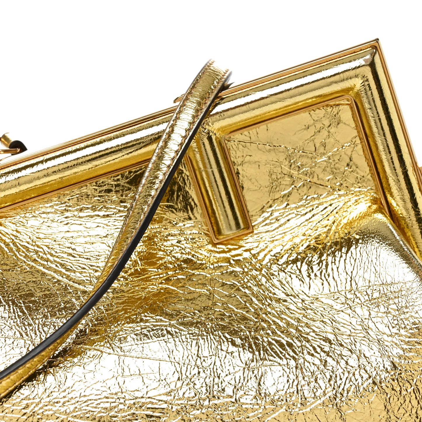 حقيبة كتف Fendi First Small من جلد الحمل باللون الذهبي المعدني