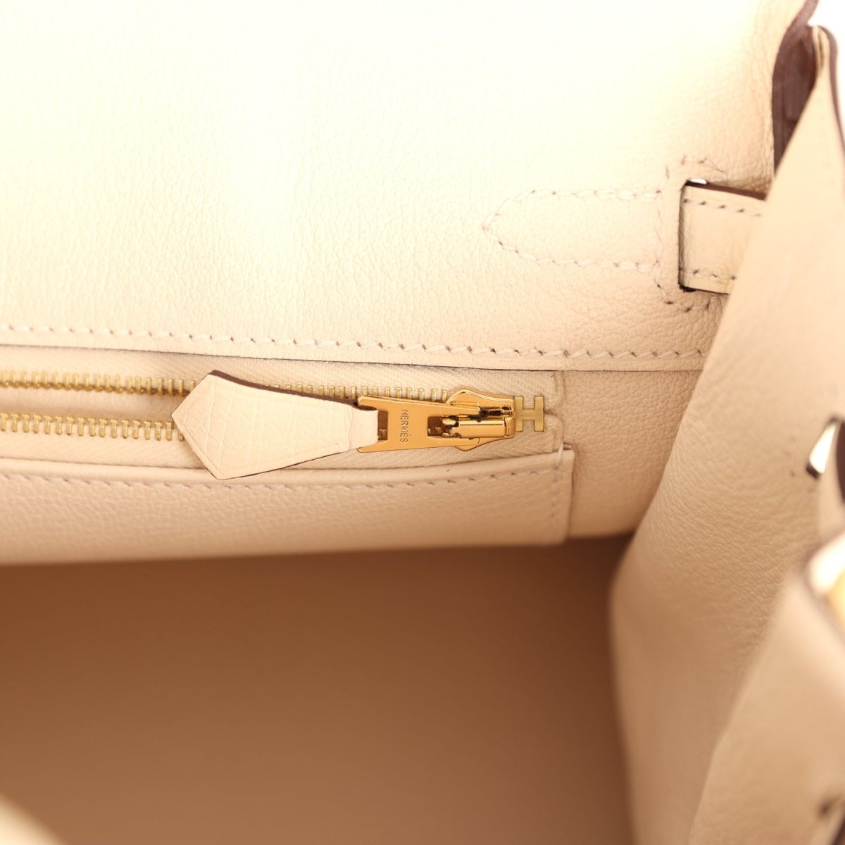 Hermes Birkin 25 Nata Ostrich Handbag Gold Hardware - NEESTRA