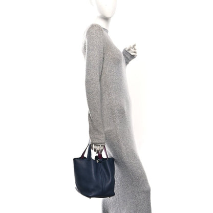 Picotin Lock 22 MM Taurillon Clemence Bucket Bag Bleu Nuit Rose Pourpre - NEESTRA